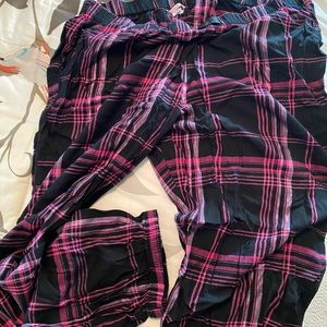 Victoria Secret flannel pj pants- pink and black XL